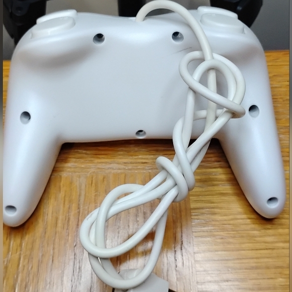 Nintendo RVL-005 Classic Pro Controller White For Nintendo Wii - Picture 2 of 6